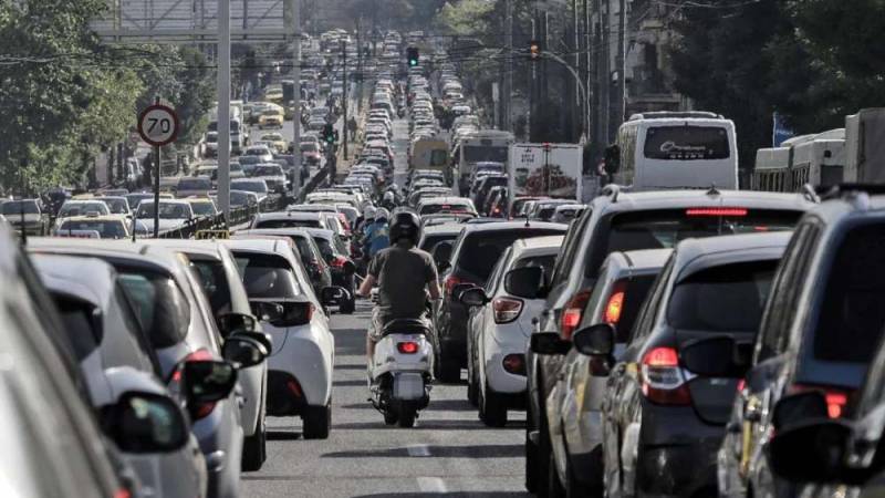 Στο στόχαστρο τα παλιά ρυπογόνα ΙΧ και η ταχύτητα