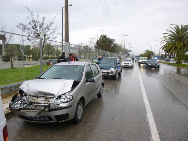 Καραμπόλα 5 αυτοκινήτων στη Νέα Είσοδο Καλαμάτας
