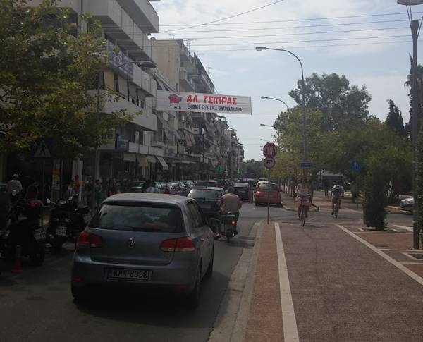 Ο Νίκας κατέβασε πανό του Τσίπρα