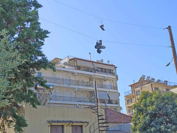Κρεμασμένα παπούτσια
