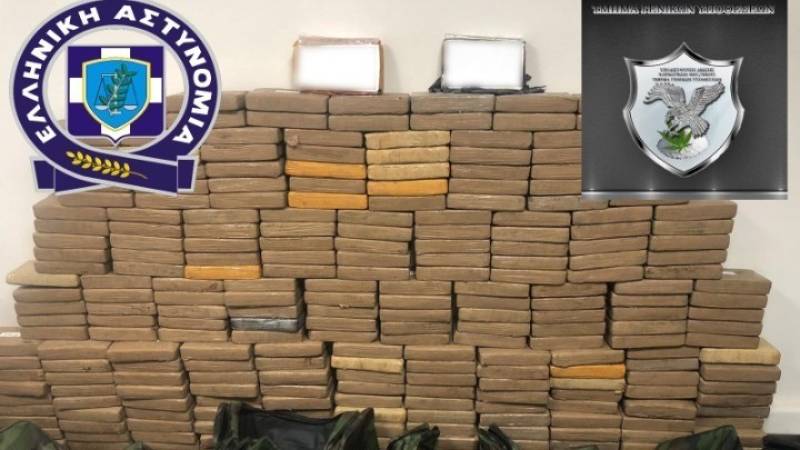 Απολογούνται σε ειδικό ανακριτή οι 4 συλληφθέντες για τα 300 κιλά κοκαΐνης