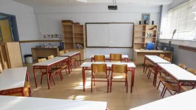 Ανοίγουν αύριο δημοτικά και νηπιαγωγεία με αυστηρά μέτρα ασφαλείας (Βίντεο)