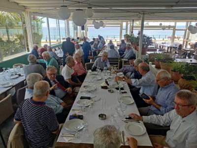 Απόφοιτοι 4 Γυμνασίων της Καλαμάτας συναντήθηκαν μετά από 60 χρόνια!