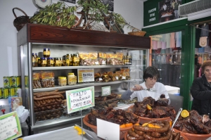 Κεράσματα και κρασάκι αύριο στου Οικονομάκου!