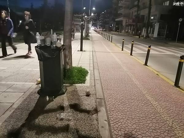 Από τα καλαθάκια στα πεζοδρόμια