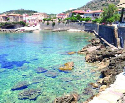 Οι δύο όψεις της όμορφης Τραχήλας