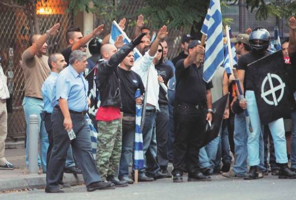Το φωτοστέφανο του διωκόμενου αυξάνει τη δύναμη της Χρυσής Αυγής