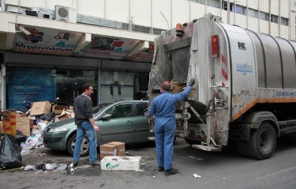 Τα σκουπίδια μαζεύονται με την αντιμνημονιακή μέθοδο