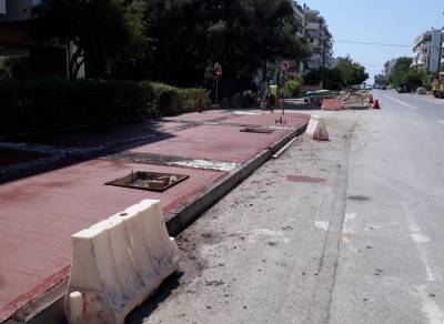 Παράταση για ανακατασκευή πεζοδρομίων σε Αύρας, Ηρώων και Ποσειδώνος