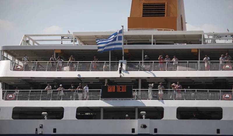 Μάσκες: Παραμένουν υποχρεωτικές σε εσωτερικούς χώρους πλοίων, σε ταξί και φαρμακεία