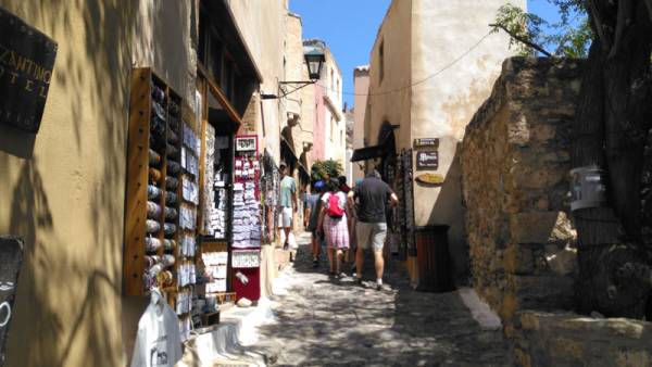 Πόλος έλξης και φέτος η Μονεμβασιά (βίντεο-φωτογραφίες)