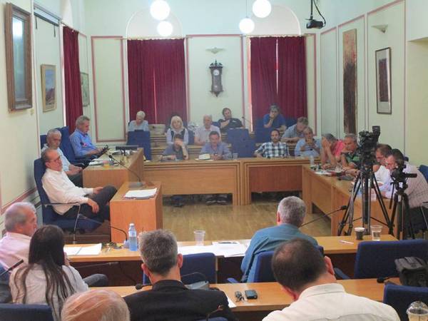 Η τακτική της Ν.Δ. με τους “γαλάζιους” δελφίνους: Δύσκολο το παζλ για τη διαδοχή του Νίκα