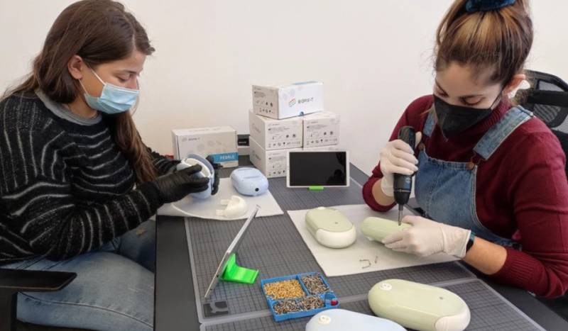 «Pebble»: Έλληνες επιστήμονες έφτιαξαν συσκευή τσέπης που ανιχνεύει τον κορονοϊό