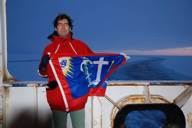 Από την Ύδρα στην Αρκτική: Ο Μ. Τσαμαδός μελετά το πολικό κλίμα και χαρτογραφεί το λιώσιμο των πάγων