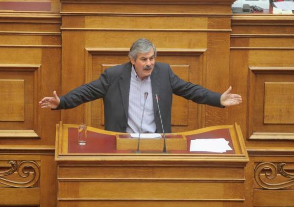 Λύσεις για τους ασφαλισμένους του ΟΓΑ ζητεί ο Πετράκος