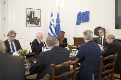 Ξεκινά ο εθνικός διάλογος για την αναμόρφωση του Λυκείου – Δεν καταργούνται οι πανελλαδικές (βίντεο)