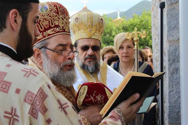 Τα εγκαίνια του ναού Αγίας Τριάδος και Αγίων Κωνσταντίνου και Ελένης