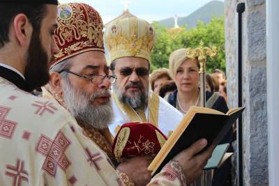 Τα εγκαίνια του ναού Αγίας Τριάδος και Αγίων Κωνσταντίνου και Ελένης