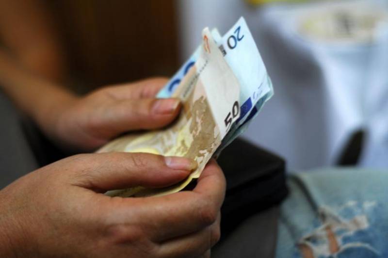 Σύμφωνα με μελέτη του ΚΕΦίΜ: Η μισή εργασία για φόρους και εισφορές
