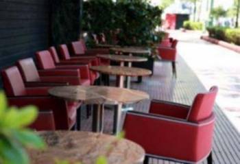 Κεντρική Πλατεία Καλαμάτας: Διαμαρτυρία για τα τραπεζοκαθίσματα