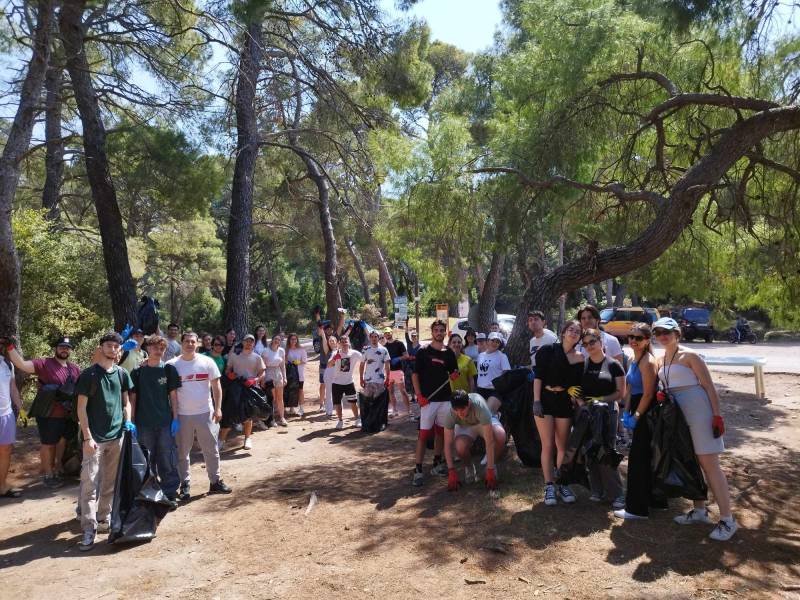 Εθελοντικός καθαρισμός στο δάσος της Ελαίας