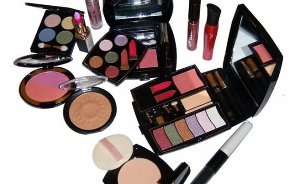 Νεαρές έκλεψαν καλλυντικά από σούπερ μάρκετ στην Καλαμάτα