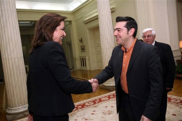 Θετικός ο Τσίπρας στην πρόταση Μπακογιάννη για «επιτροπή σοφών»