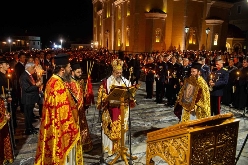 Καλαμάτα: Η Ανάσταση του Χριστού στον μητροπολιτικό ναό της Υπαπαντής