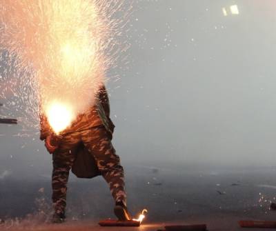 Οι σαΐτες της πολιτικής υποκρισίας