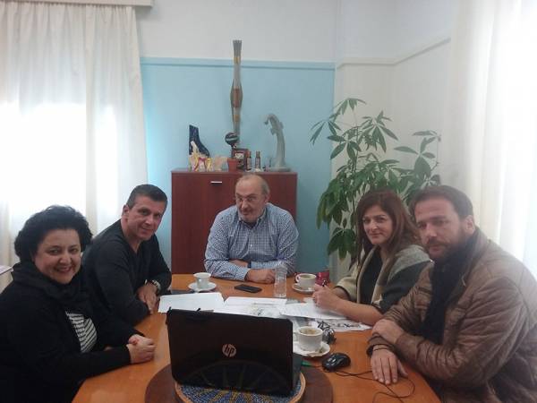 Ανταλλαγή σκέψεων για την ανάπλαση της πλατείας της Κυπαρισσίας