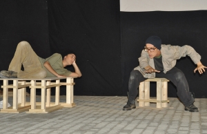 Kλείνει απόψε η σεζόν για το Σαϊνοπούλειο: Αυλαία με το “Αγόρι με τη βαλίτσα”