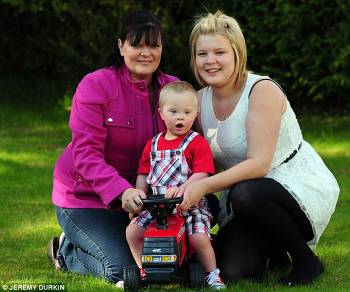 Πώς μια 15χρονη έγινε η νεότερη μητέρα στη Βρετανία, παιδιού με Σύνδρομο Down