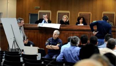 Δίκη Χρυσής Αυγής: «Οταν βλέπεις 50 άτομα με καδρόνια δεν επεμβαίνεις», κατέθεσε αστυνομικός