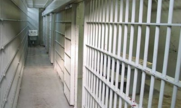 Αλβανός στα κρατητήρια Καλαμάτας: Εσκαβε τον τοίχο για να αποδράσει