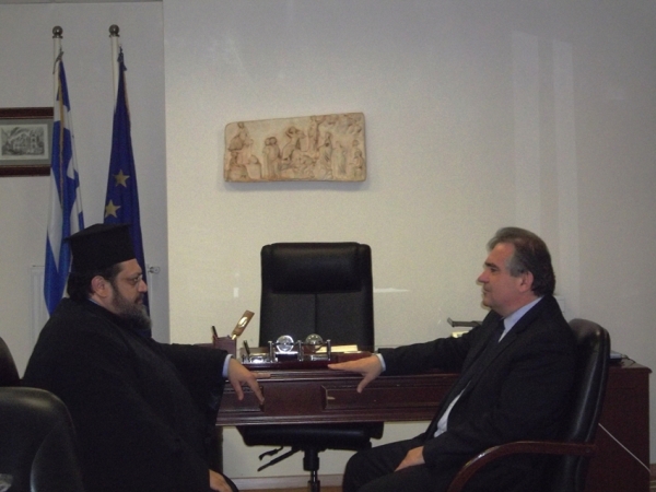 Επίσκεψη του Μητροπολίτη Μεσσηνίας Χρυσόστομου στον Υπερπεριφερειάρχη Τάσο Αποστολόπουλο