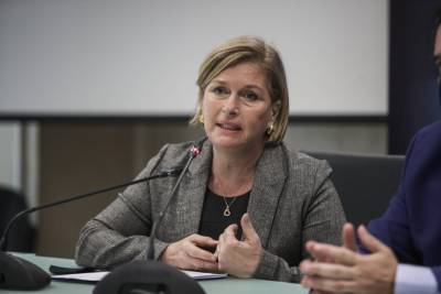 Γκάγκα: Ανοιχτό το ενδεχόμενο να επιστρέψουν στα πόστα τους οι ανεμβολίαστοι υγειονομικοί