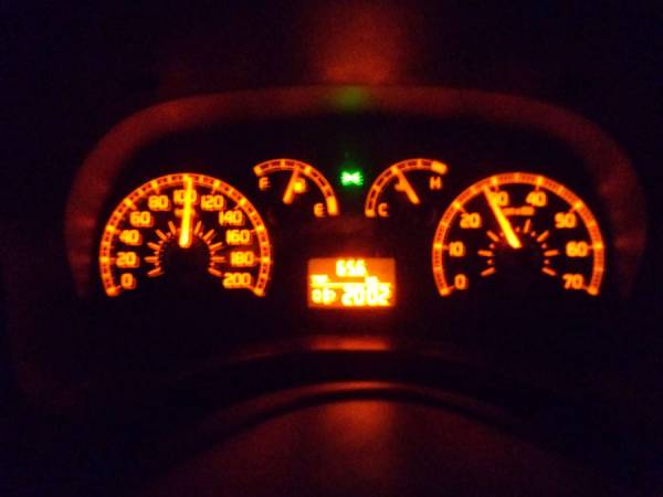 Νεαροί με μηχανές και αυτοκίνητα ξεσηκώνουν νύχτα την Καλαμάτα