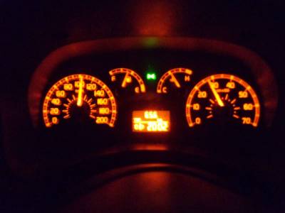 Νεαροί με μηχανές και αυτοκίνητα ξεσηκώνουν νύχτα την Καλαμάτα