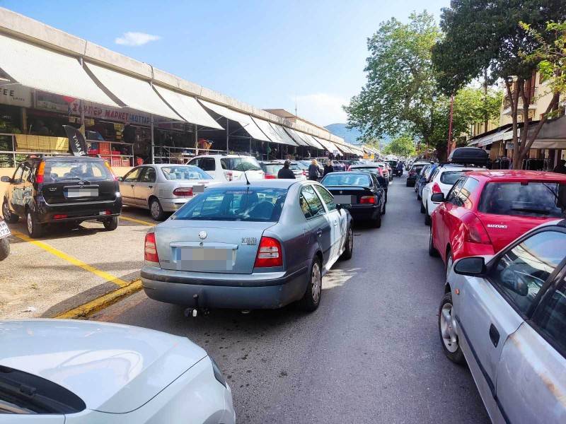 Κεντρική Αγορά Καλαμάτας: Μεγάλη κίνηση και μποτιλιάρισμα στη λαϊκή
