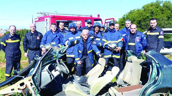 Πυροσβέστες απεγκλώβισαν τραυματίες στους Γαργαλιάνους (σενάριο άσκησης)