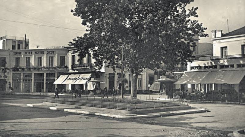 Η πλατεία Σιδηροδρομικού Σταθμού πριν από δεκαετίες