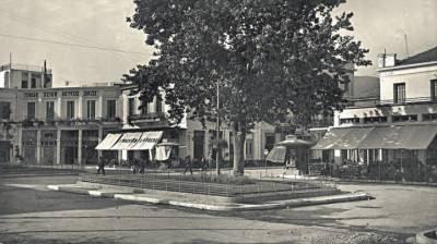Η πλατεία Σιδηροδρομικού Σταθμού πριν από δεκαετίες