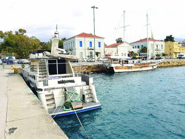 Πάρκινγκ κατασχεμένων το λιμάνι της Καλαμάτας λόγω γραφειοκρατικών αγκυλώσεων