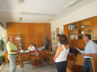 Συμβολική κατάληψη στο γραφείο της Αλειφέρη από το Σύλλογο Υπαλλήλων Π.Ε. Μεσσηνίας (βίντεο)