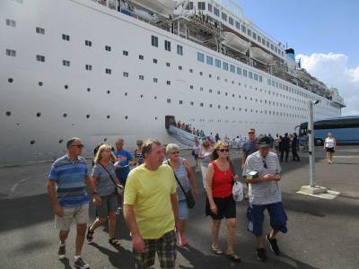 1.486 τουρίστες με το "Τhomson Dream" στην Καλαμάτα (βίντεο)