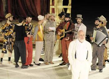 Κερδίστε 5 διπλές προσκλήσεις για τον "Πλούτο" με το Διονύση Σαββόπουλο (βίντεο)