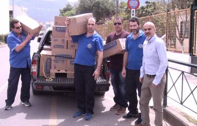 2.000 κουτιά γάλα σε ευπαθείς ομάδες από τους εργαζόμενους στην "Καρέλια" (βίντεο)