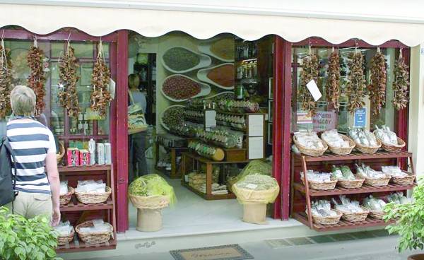 Αυξήσεις μέχρι τα Χριστούγεννα και στα παραδοσιακά προϊόντα