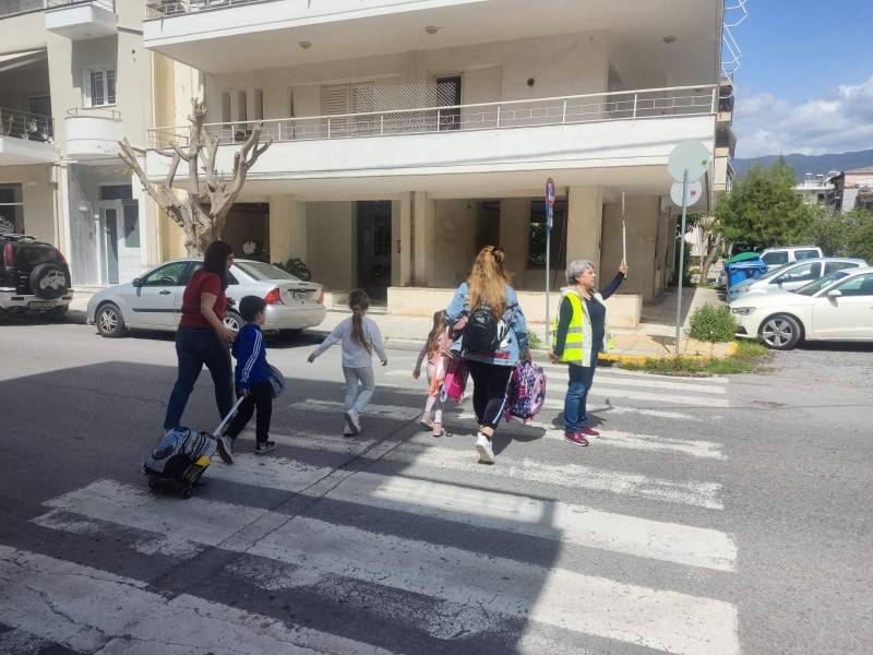 Καλαμάτα: Υπουργικές αποφάσεις δικαιώνουν τις 9 σχολικές τροχονόμους