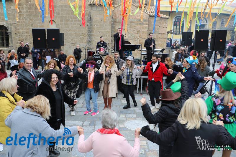 Τσικνοπέμπτη στην Καλαμάτα - Ψητά εδέσματα, χορός και κέφι από το πρωί (βίντεο-φωτογραφίες)